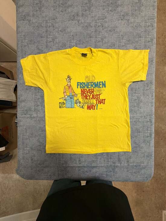 Fruit of the Loom Other - Vintage 90s Old Fishermen Never Die They Just Smell That Way Yellow  L